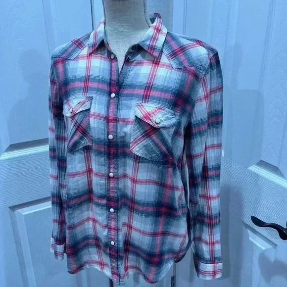 3 piece lot American Eagle boyfriend plaid cats eye snap up, denim vest & scarf - Picture 5 of 13